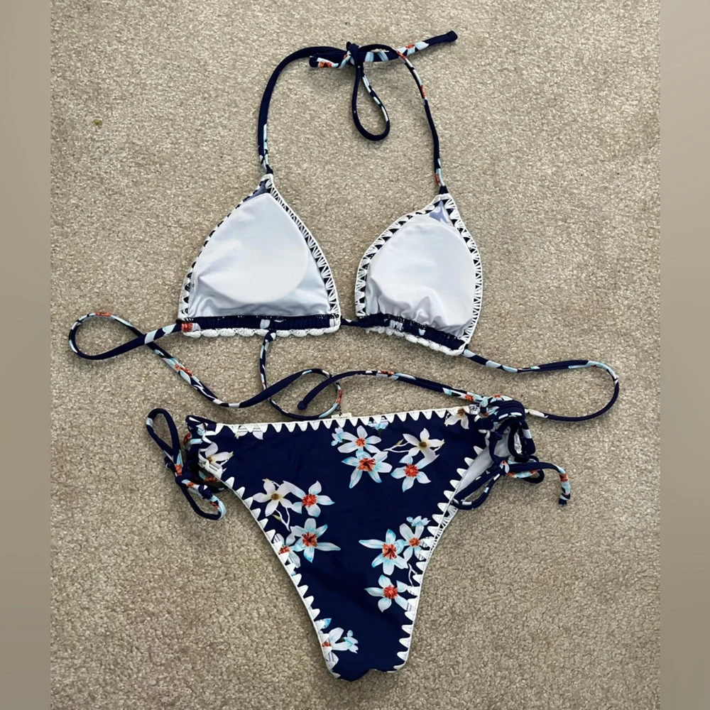 Cupshe blue and white floral two piece size small - Picture 4 of 5